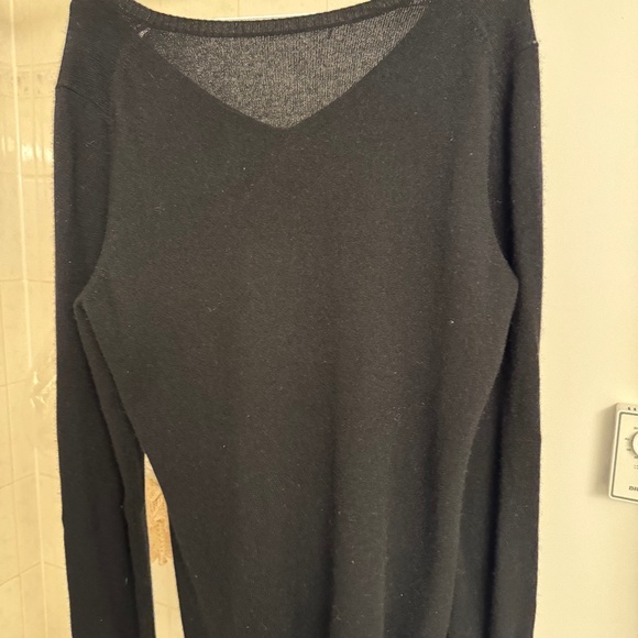 Black cashmere sweater - Picture 1 of 3